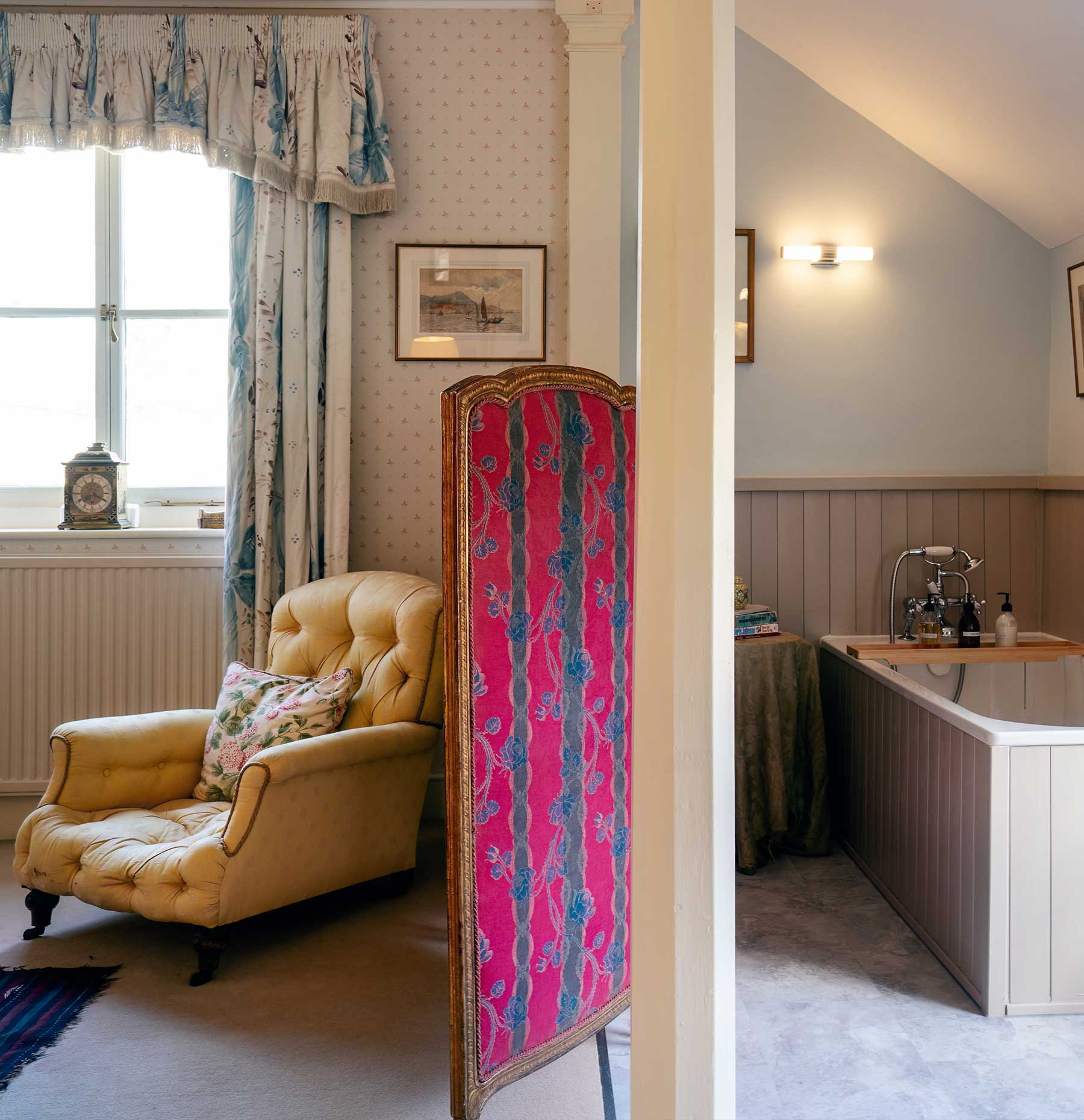 A bathroom at Abbotstone Farm House